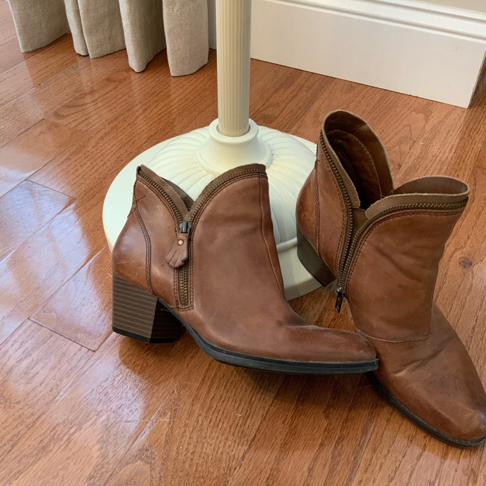 Earth brown leather with bootie